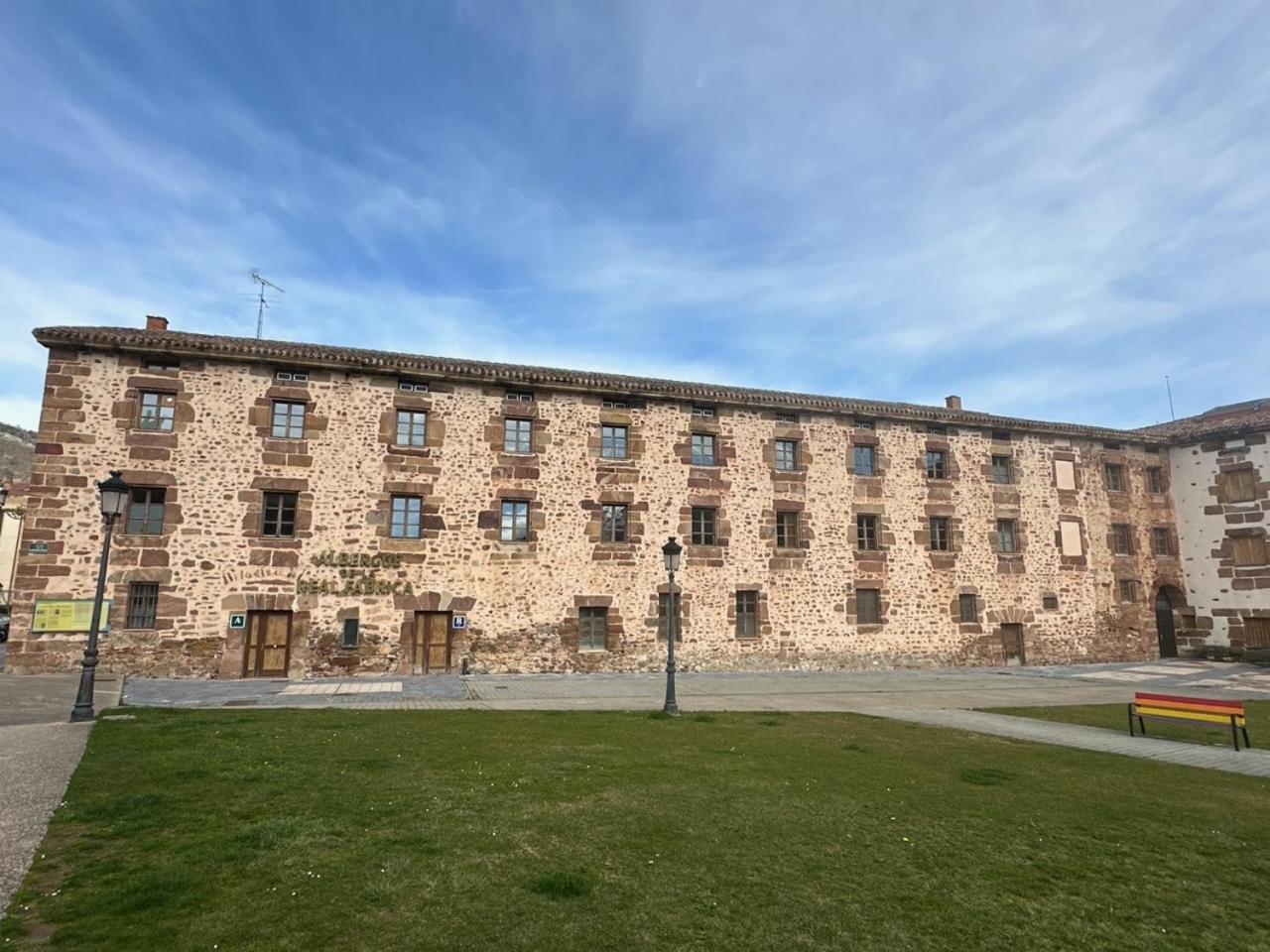 Hotel Y Albergue Real Fabrica De Ezcaray Exteriör bild